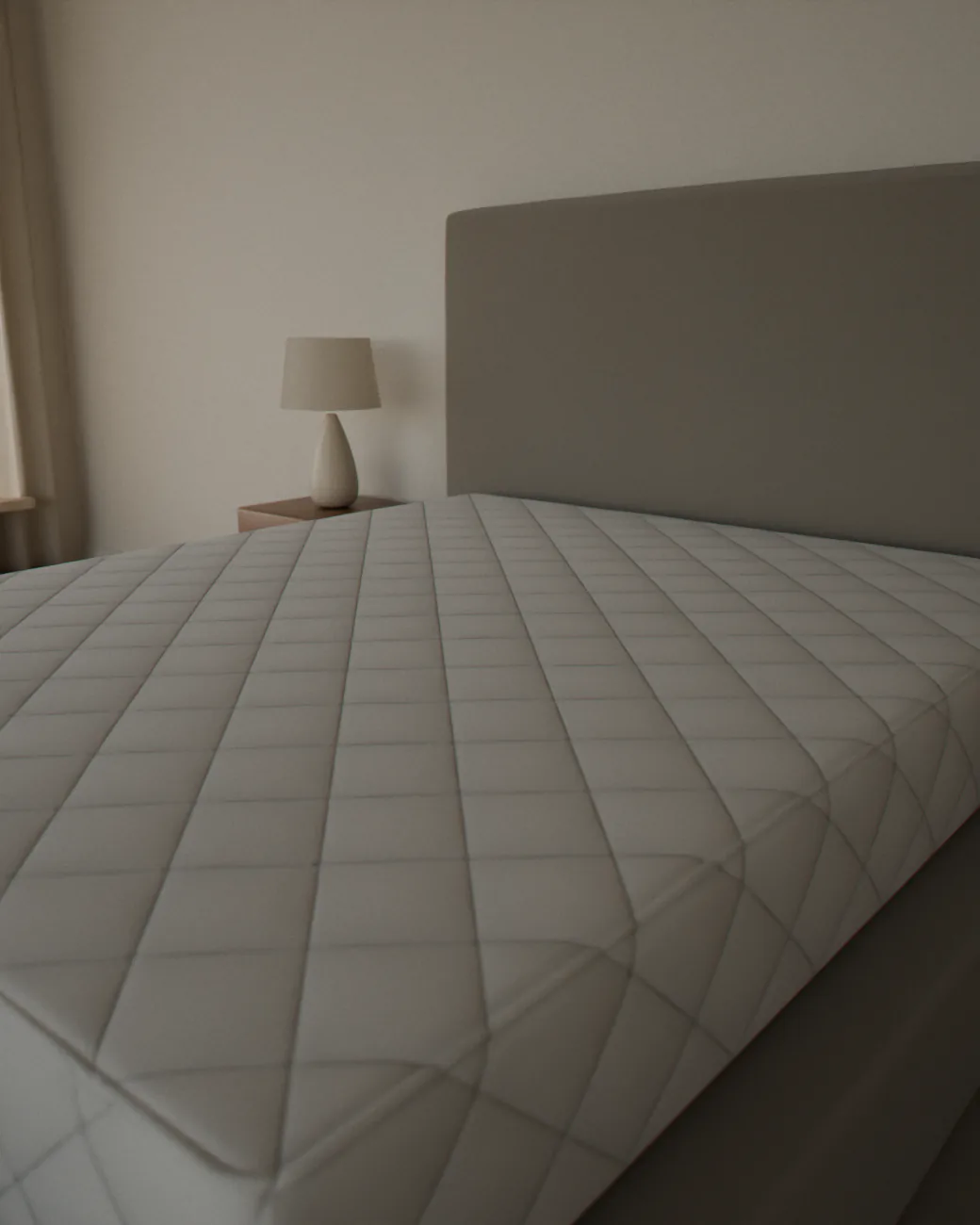 Yotoqxonadagi toza, oq rangli kviltlangan matras
